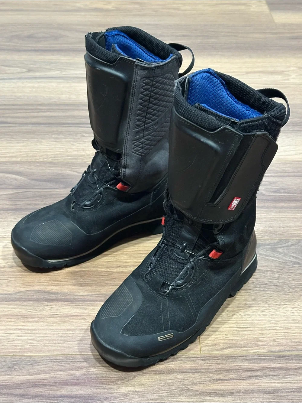 Rev’It Discovery GTX Boots in Black - Men’s Size 7